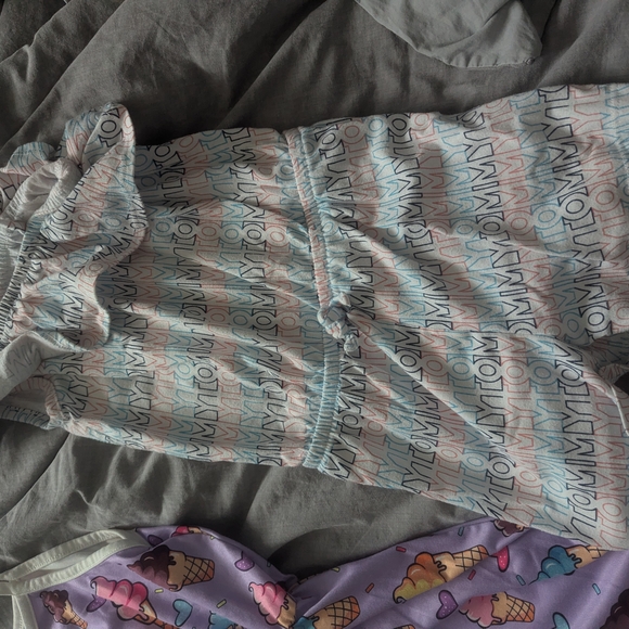 3PCS LOT - Girls Rompers 5t-6 - Picture 2 of 11